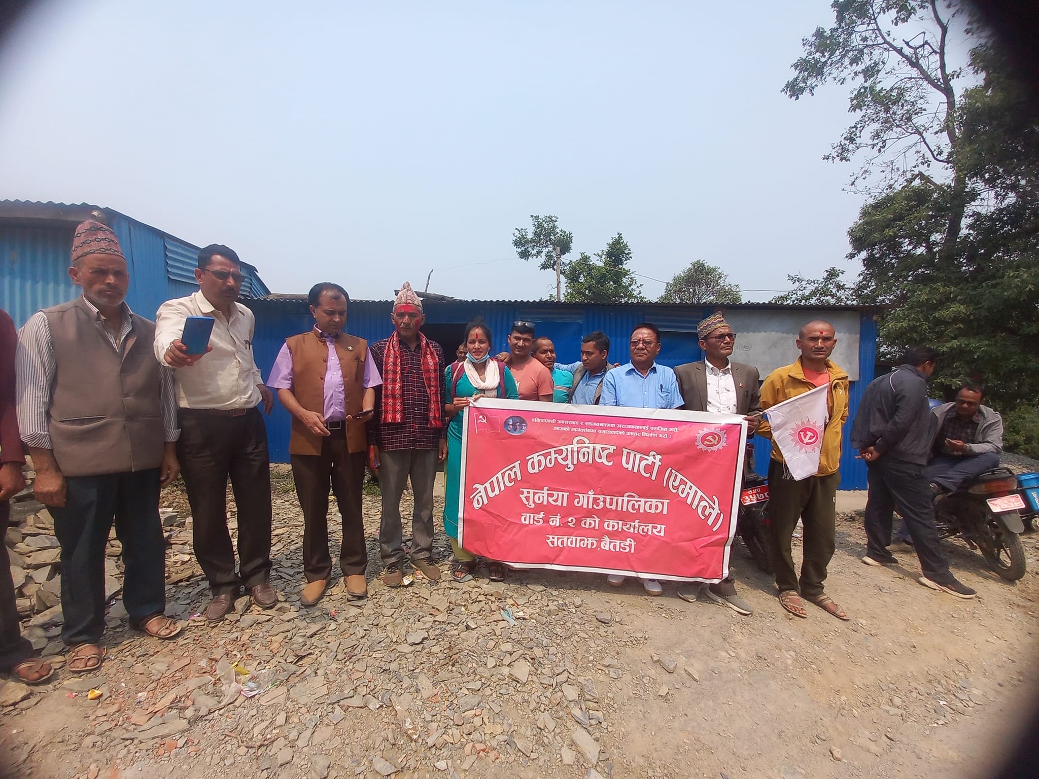 माओवादीका सुर्नया सहइन्चार्ज भाटद्वारा पार्टी परित्याग, गरे एमालेमा प्रवेश 